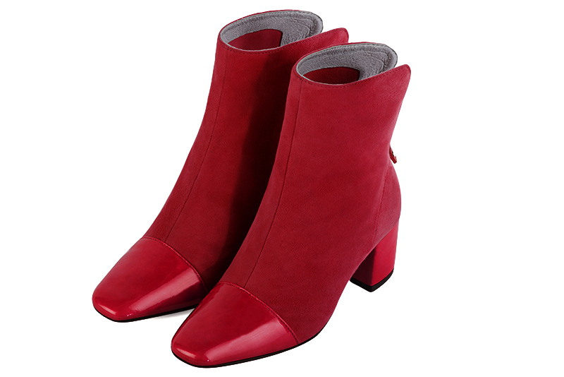 Scarlet red women's ankle boots with a zip at the back. Square toe. Medium block heels. Front view - Florence KOOIJMAN
